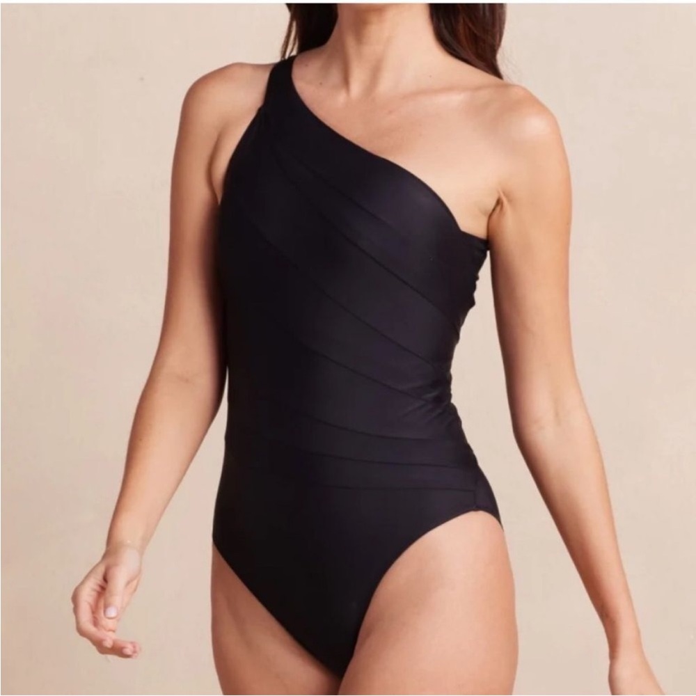Summersalt The Sidestroke swimsuit in sea urchin size 4